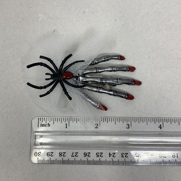 Pair Skeleton hands hair clips Halloween hair accessories - Picture 7 of 9